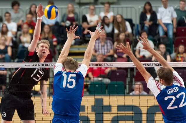v.li.: Simon Hirsch (Deutschland, 13), Donovan Dzavoronok (Tschechien, 15), Libor Leikep (Tschechien, 22), Volleyball, Länderspiel, Deutschland - Tschechien, xobx