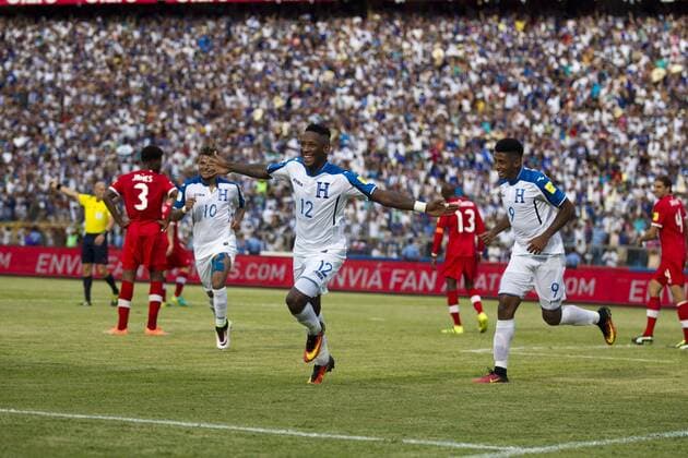 Bilder des Tages - SPORT Honduran player Romell Quioto (C) celebrates a goal against Canada during their Russia 2016 qualifying match at the Olympic Stadium of San Pedro Sula, Honduras, 02 September. HONDURAS VS. CANADA !ACHTUNG: NUR REDAKTIONELLE NUTZUNG!  TEG001 20160903-636084608166704136