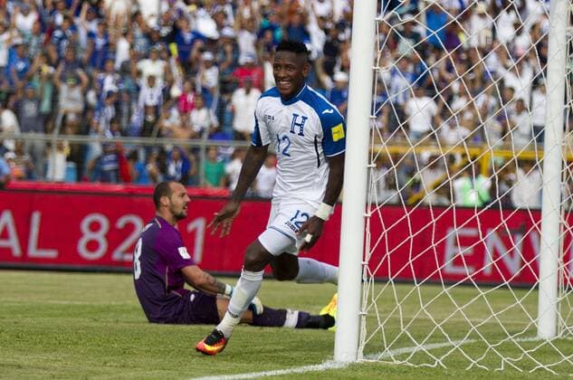 Honduran player Romell Quioto (C) celebrates a goal against Canada during their Russia 2016 qualifying match at the Olympic Stadium of San Pedro Sula, Honduras, 02 September. HONDURAS VS. CANADA !ACHTUNG: NUR REDAKTIONELLE NUTZUNG!  TEG001 20160903-636084608190103686