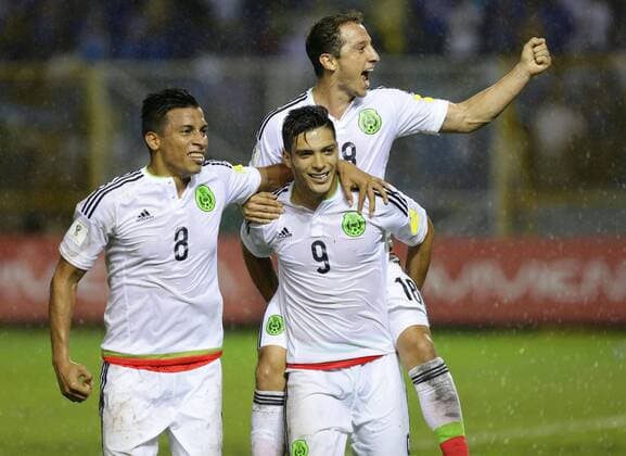 Mexico s Raul Jimenez (C) celebrates with teammates after scoring during a FIFA World Cup WM Weltmeisterschaft Fussball 2018 qualification game between El Salvador and Mexico at Cuscatlan stadium in San Salvador, El Salvador. El Salvador vs. Mexico !ACHTUNG: NUR REDAKTIONELLE NUTZUNG!  ESA01 20160903-636084858918221970