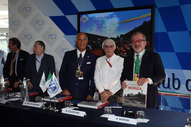 Bilder des Tages - SPORT Italian Grand Prix, Monza 01 - 04 September 2016 - Aci finalize Monza agreement with FOM, (L-R) Jean Todt (FRA), President FIA, Flavio Briatore (ITA), Dr. Angelo Sticchi Damiani (ITA) Aci Csai President, Bernie Ecclestone (GBR), President and CEO of FOM and Roberto Maroni (ITA) Lombardia Region President 
