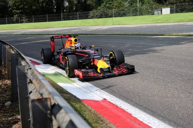 Italian Grand Prix, Monza 01 - 04 September 2016 - Free Practice 2, Daniel Ricciardo (AUS) Red Bull Racing RB12 