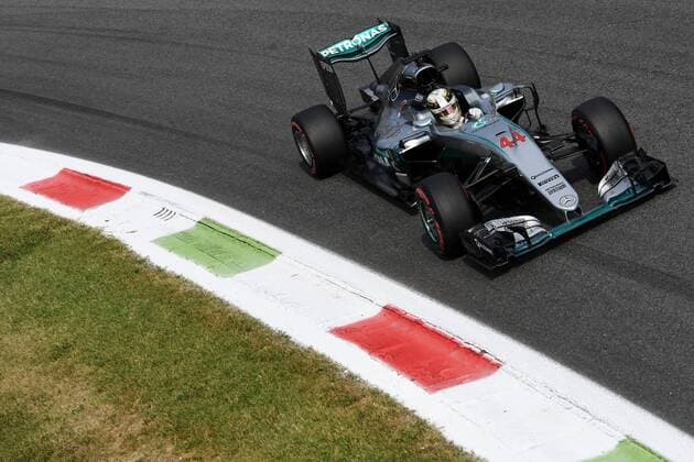 Bilder des Tages - SPORT Motorsports: FIA Formula One World Championship WM Weltmeisterschaft 2016, Grand Prix of Italy, 44 Lewis Hamilton (GBR, Mercedes AMG Petronas Formula One Team), xHOCHxZWEIx