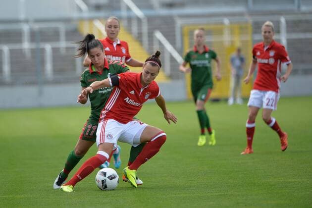 Hasret Kayikci (SC Freiburg Frauen-Fusssball), Viktoria Schnaderbeck (FC Bayern Muenchen - Frauenfussball), v.li. Aktion, FC Bayern Muenchen Frauen vs SC Freiburg Frauen, 03.09.16