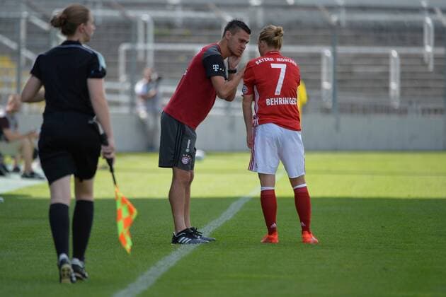 Thomas Woerle, Trainer (FC Bayern Muenchen - Frauenfussball), Melanie Behringer (FC Bayern Muenchen - Frauenfussball), Anweisungen, FC Bayern Muenchen Frauen vs SC Freiburg Frauen, 03.09.16