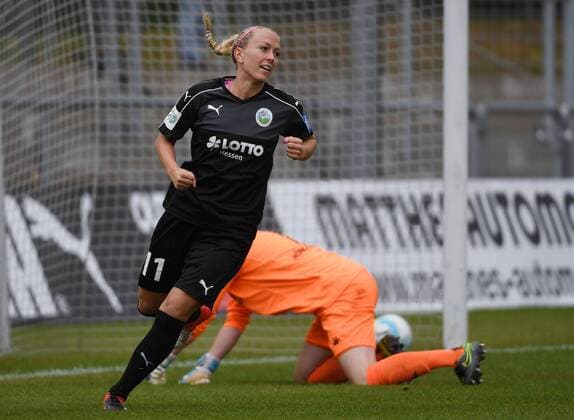 04.09.2016, xblx, Fussball 1.Bundesliga Damen, 1.FFC Frankfurt - Borussia Moenchengladbach, emspor v.l. Mandy Islacker (1.FFC Frankfurt) celebrate the goal, Torjubel zum 1:0 Frankfurt am Main