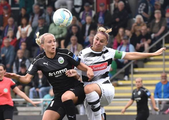 04.09.2016, xblx, Fussball 1.Bundesliga Damen, 1.FFC Frankfurt - Borussia Moenchengladbach, emspor v.l. Mandy Islacker (1.FFC Frankfurt), Sandra Starmanns (Borussia Mönchengladbach) Frankfurt am Main