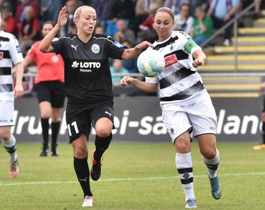 04.09.2016, xblx, Fussball 1.Bundesliga Damen, 1.FFC Frankfurt - Borussia Moenchengladbach, emspor v.l. Mandy Islacker (1.FFC Frankfurt), Sandra Starmanns (Borussia Mönchengladbach) Frankfurt am Main