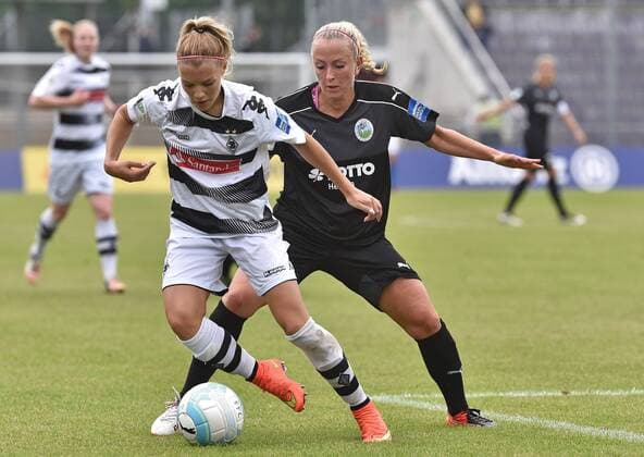 04.09.2016, xblx, Fussball 1.Bundesliga Damen, 1.FFC Frankfurt - Borussia Moenchengladbach, emspor v.l. Vanessa Wahlen (Borussia Mönchengladbach), Mandy Islacker (1.FFC Frankfurt) Frankfurt am Main