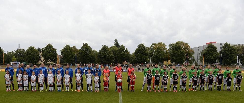 04.09.2016, xblx, Fussball 1.Bundesliga Damen, 1.FFC Frankfurt - Borussia Moenchengladbach, emspor v.l. Teams auf dem Platz Frankfurt am Main
