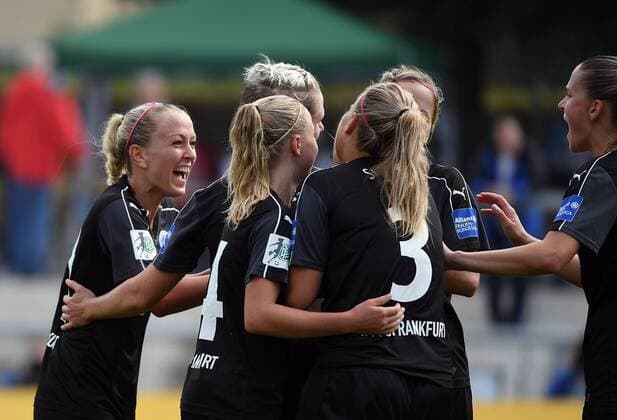 04.09.2016, xblx, Fussball 1.Bundesliga Damen, 1.FFC Frankfurt - Borussia Moenchengladbach, emspor v.l. Mandy Islacker (1.FFC Frankfurt) celebrate the goal, Torjubel zum 5:0 Frankfurt am Main