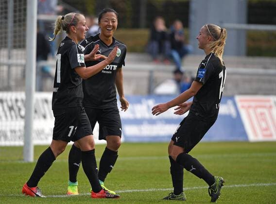04.09.2016, xblx, Fussball 1.Bundesliga Damen, 1.FFC Frankfurt - Borussia Moenchengladbach, emspor v.l. Mandy Islacker (1.FFC Frankfurt), Yuki Nagasato (1.FFC Frankfurt), Jackie Groenen (1.FFC Frankfurt) celebrate the goal, Torjubel zum 5:0 Frankfurt am Main