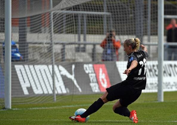 04.09.2016, xblx, Fussball 1.Bundesliga Damen, 1.FFC Frankfurt - Borussia Moenchengladbach, emspor v.l. Mandy Islacker (1.FFC Frankfurt) celebrate the goal, Torjubel zum 5:0 Frankfurt am Main