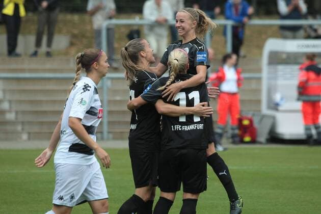 Allianz Frauen-Bundesliga, 1. Spieltag: 1. FFC Frankfurt - Borussia Mönchengladbach am Sonntag (04.09.2016) im Stadion am Brentanobad in Frankfurt am Main. Jubel nach 1:0 durch Mandy Islacker (1. FFC Frankfurt, Nr.11).