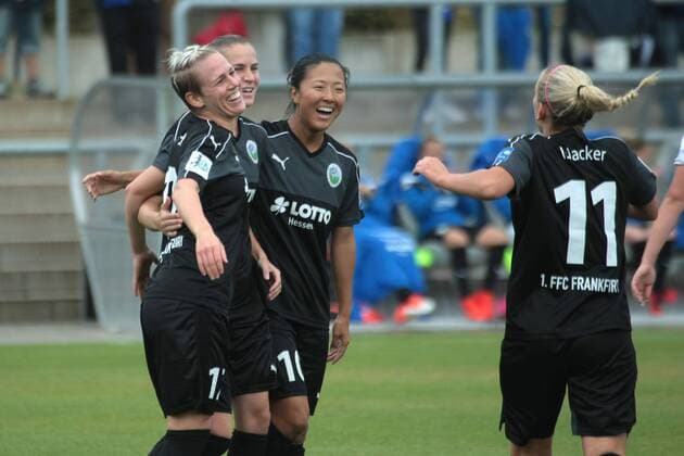 Allianz Frauen-Bundesliga, 1. Spieltag: 1. FFC Frankfurt - Borussia Mönchengladbach am Sonntag (04.09.2016) im Stadion am Brentanobad in Frankfurt am Main. Jubel nach 2:0 durch Sophie Schmidt (1. FFC Frankfurt).