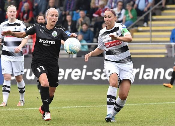 04.09.2016, xblx, Fussball 1.Bundesliga Damen, 1.FFC Frankfurt - Borussia Moenchengladbach, emspor v.l. Mandy Islacker (1.FFC Frankfurt), Sandra Starmanns (Borussia Mönchengladbach) Frankfurt am Main