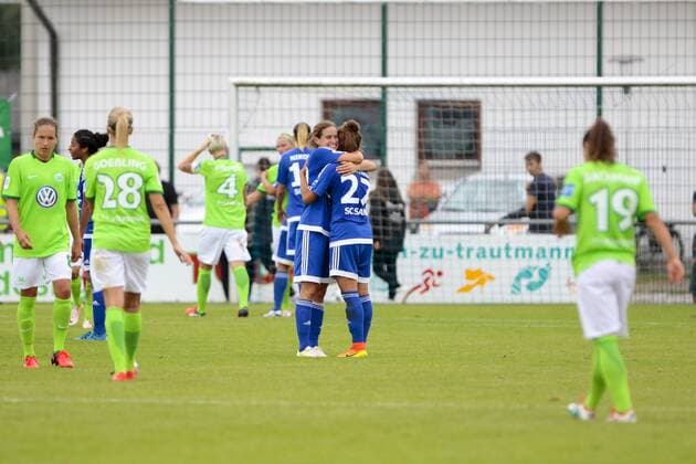 Bilder des Tages - SPORT Sand Jubel nach dem Abpfiff, Jubel nach Spielende, Freude, Emotion, Wolfsburg enttäuscht, frustriert, niedergeschlagen Enttäuschung, Frust, disappointed, Fußball,Allianz Frauen Bundesliga, SC Sand - VfL Wolfsburg, xtgx