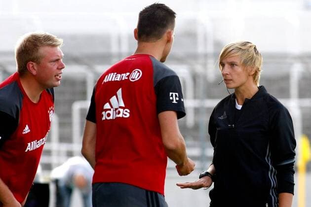 DEU, FFB, Allianz-Bundesliga, FC Bayern Muenchen vs. SC Freiburg 03.09.2016, Gruenwalder Stadion, Muenchen, DEU, FFB, Allianz-Bundesliga, FC Bayern Muenchen vs. SC Freiburg, im Bild werden Roman Langer (FC Bayern Muenchen, Co-Trainer) und Thomas Woerle (W?rle) (FC Bayern Muenchen, Trainer) von der vierten Offiziellen zur Ruhe ermahnt nordphotoxRMG