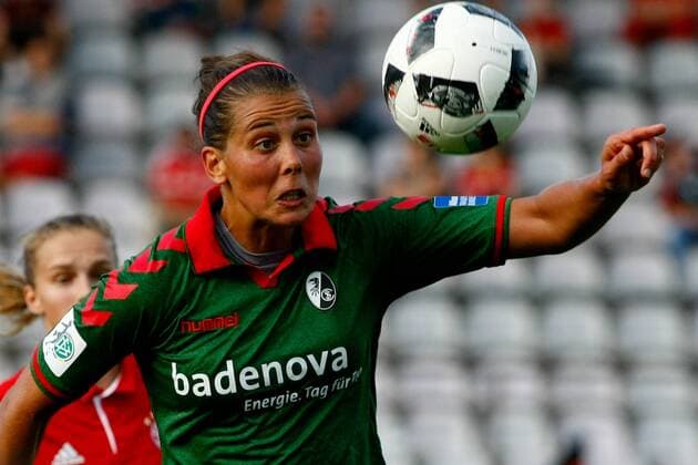 DEU, FFB, Allianz-Bundesliga, FC Bayern Muenchen vs. SC Freiburg 03.09.2016, Gruenwalder Stadion, Muenchen, DEU, FFB, Allianz-Bundesliga, FC Bayern Muenchen vs. SC Freiburg, im Bild Carolin Schiewe (SC Freiburg, 33) nordphotoxRMG
