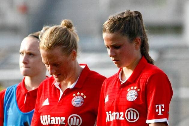 DEU, FFB, Allianz-Bundesliga, FC Bayern Muenchen vs. SC Freiburg 03.09.2016, Gruenwalder Stadion, Muenchen, DEU, FFB, Allianz-Bundesliga, FC Bayern Muenchen vs. SC Freiburg, im Bild die Ex-Freiburgerinnen Melanie Behringer (FC Bayern Muenchen, 7) und Melanie Leupolz (FC Bayern Muenchen, 8) nordphotoxRMG
