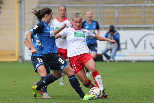 v.li.: Christine Schneider (TSG, 8), Tabea Kemme (Potsdam, 21), Zweikampf, Duell, duel, tackle, tackling, Dynamik, Action, Aktion, Fussball, Allianz Frauen-Bundesliga, TSG 1899 Hoffenheim - 1. FFC Turbine Potsdam, xozx