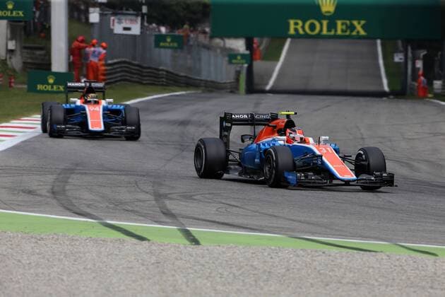 Italian Grand Prix, Monza 01 - 04 September 2016 04.09.2016 - Race, Esteban Ocon (FRA) Manor Racing MRT05 leads Pascal Wehrlein (GER) Manor Racing MRT05 