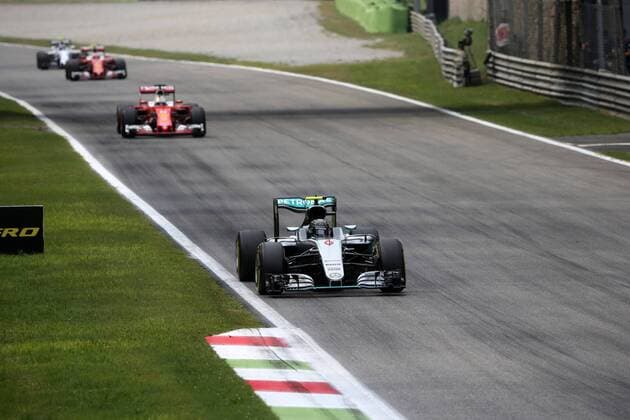 Italian Grand Prix, Monza 01 - 04 September 2016 04.09.2016 - Race, Nico Rosberg (GER) Mercedes AMG F1 W07 Hybrid leads Sebastian Vettel (GER) Scuderia Ferrari SF16-H 