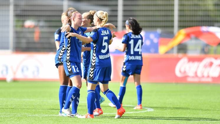 FF USV Jena bejubelt Auswärtssieg in Leverkusen, Jubel, Sieger, Gewinner Köln, Deutschland, 04.09.2016 - Fussball, Allianz Frauen-Bundesliga, Bayer 04 Leverkusen - FF USV Jena 04.09.2016, Fussball, Allianz Frauen-Bundesliga, Bayer 04 Leverkusen - FF USV Jena 04.09.2016, xmkx