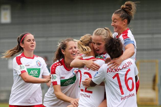 v.li.: Sarah Zadrazil (Potsdam, 27), Inka Wesely (Potsdam, 15), Stefanie Draws (Potsdam, 22), Torschützin Tabea Kemme (Potsdam, 21), Eseosa Aigbogun (Potsdam, 16), Felicitas Rauch (Potsdam, 19) jubeln über das Tor zum 0:3, Jubel, Torjubel, Fussball, Allianz Frauen-Bundesliga, TSG 1899 Hoffenheim - 1. FFC Turbine Potsdam, xozx