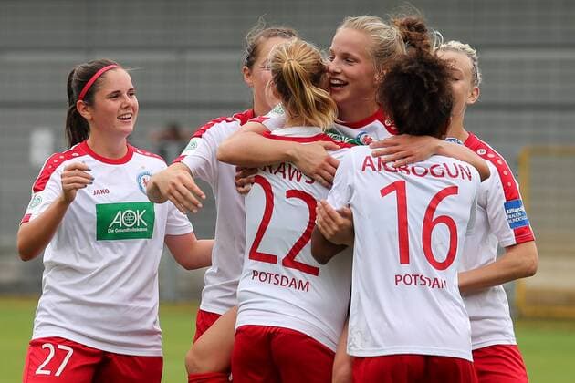 v.li.: Sarah Zadrazil (Potsdam, 27), Inka Wesely (Potsdam, 15), Stefanie Draws (Potsdam, 22), Torschützin Tabea Kemme (Potsdam, 21), Eseosa Aigbogun (Potsdam, 16), Johanna Elsig (Potsdam, 4) jubeln über das Tor zum 0:3, Jubel, Torjubel, Fussball, Allianz Frauen-Bundesliga, TSG 1899 Hoffenheim - 1. FFC Turbine Potsdam, xozx