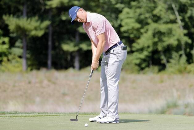 04 September 2016: Jordan Spieth putts on the 4th green during the third round of the Deutsche Bank Championship at TPC Boston in Norton, Massachusetts. (Photograph by Fred Kfoury III Icon Sportswire) GOLF: SEP 04 PGA Golf Herren - Deutsche Bank Championship - Third Round Icon482160904022 EDITORIAL USE ONLY