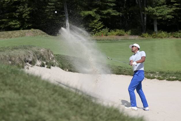 04 September 2016: Tony Finau hits from the bunker on 4 during the third round of the Deutsche Bank Championship at TPC Boston in Norton, Massachusetts. (Photograph by Fred Kfoury III Icon Sportswire) GOLF: SEP 04 PGA Golf Herren - Deutsche Bank Championship - Third Round Icon482160904025 EDITORIAL USE ONLY