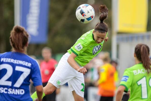 Joelle Wedemeyer (Wolfsburg, 24) Kopfball, Fußball,Allianz Frauen Bundesliga, SC Sand - VfL Wolfsburg, xtgx