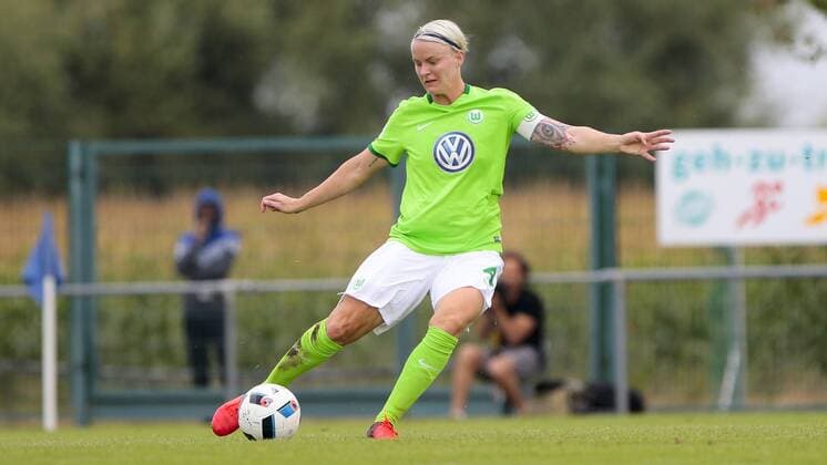 Nilla Fischer (Wolfsburg; Kapitänin, captain, 4) Freisteller, Einzelbild, Aktion, action, Fußball,Allianz Frauen Bundesliga, SC Sand - VfL Wolfsburg, xtgx