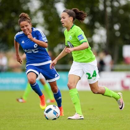 vl Laura Feiersinger (Sand, 27), Joelle Wedemeyer (Wolfsburg, 24), Fußball,Allianz Frauen Bundesliga, SC Sand - VfL Wolfsburg, xtgx