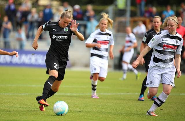 04.09.2016 xcex Deutschland, Frankfurt, Fussball, Frauenfussball Allianz Frauen-Bundesliga Saison 2016 2017 FFC Frankfurt - Borussia Mönchengladbach Ana-Maria Crnogorcevic (Frankfurt) gegen Nadja Pfeiffer (Gladbach)