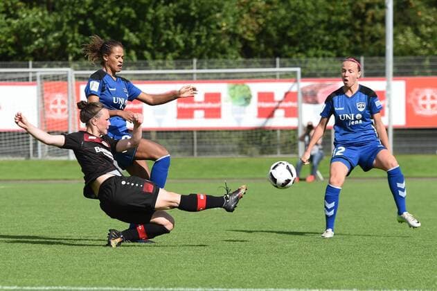 Jessica Wich 7 (Bayer 04 Leverkusen) klärt vor Rachel Melhado 3 (USV Jena), Zweikampf, Duell, duel, tackle, Aktion, Action,, Fussball, Allianz Frauen-Bundesliga, Bayer 04 Leverkusen - FF USV Jena, xmhx