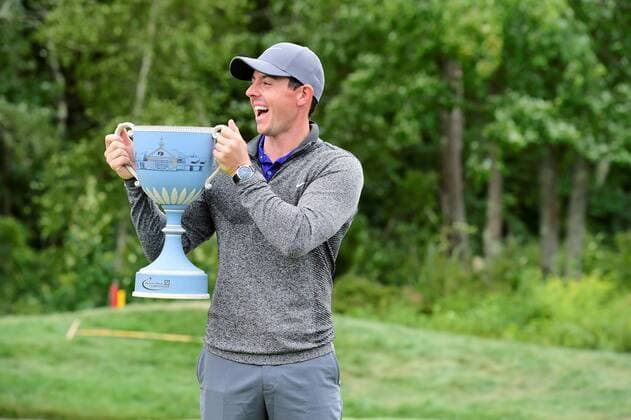 Bilder des Tages - SPORT Golft, Deutsche Bank Championship in Boston, Sieger Rory McIlroy Monday, September 5, 2016: Rory McIlroy of Northern Ireland Nordirland poses with the Deutsche Bank Championship trophy after winning the Deutsche Bank Championship tournament with a final tournament score of -15 at the Tournament Players Club, in Norton, Massachusetts. Cal Media PGA Golf Herren 2016: Deutsche Bank Championship SEP 05 - ZUMAc04_