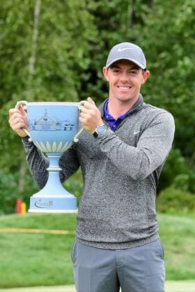 Golft, Deutsche Bank Championship in Boston, Sieger Rory McIlroy Monday, September 5, 2016: Rory McIlroy of Northern Ireland Nordirland poses with the Deutsche Bank Championship trophy after winning the Deutsche Bank Championship tournament with a final tournament score of -15 at the Tournament Players Club, in Norton, Massachusetts. Cal Media PGA Golf Herren 2016: Deutsche Bank Championship SEP 05 - ZUMAc04_