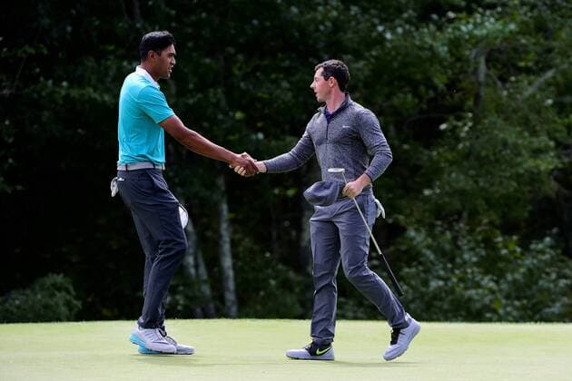 Monday, September 5, 2016: Tony Finau (left) and Rory McIlroy of Northern Ireland Nordirland (right) shake hands on the 18th green during the final round of the Deutsche Bank Championship tournament held at the Tournament Players Club, in Norton, Massachusetts. Rory McIlroy of Northern Ireland Nordirland wins the Deutsche Bank Championship with a final tournament score of -15 269. Cal Media PGA Golf Herren 2016: Deutsche Bank Championship SEP 05 - ZUMAc04_