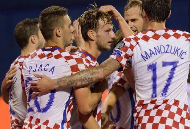 Themen der Woche - SPORT (160906) -- ZAGREB, Sept. 5, 2016 -- Ivan Rakitic (C) of Croatia celebrates with his teammates after scoring a goal against Turkey during the FIFA World Cup WM Weltmeisterschaft Fussball 2018 qualifier match at the Maksimir stadium in Zagreb, capital of Croatia, Sept. 5, 2016. The match ended in a draw 1-1. ) (SP)CROATIA-FIFA WORLD CUP 2018 QUALIFYING-CROATIA VS TURKEY MisoxLisanin 