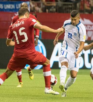 El Salvador s Nelson Wilfredo Bonilla Sanchez tries to pass the ball around Canada s Adam Straith at the FIFA World Cup WM Weltmeisterschaft Fussball Soccer qualifier at BC Place Stadium in Vancouver, British Columbia, 6 September 2016. CANADÁ VS EL SALVADOR !ACHTUNG: NUR REDAKTIONELLE NUTZUNG!  cmm 20160907-636088284952960857