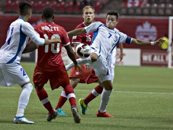 VANCOUVER, Sept. 6, 2016 -- Darwin Adelso Ceren Delgado (No. 7) of El Salvador vies with Scott Arfield and Junior Hoilett (2nd L) of Canada during their World Cup 2018 football qualification match in Vancouver on Sept. 6, 2016. Canada won 3-1. ) (SP)CANADA-VANCOUVER-WORLD CUP-QUALIFICATION-CONCACAF AndrewxSoong 