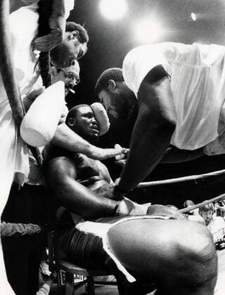 Joe Frazier in a boxing match, USA x02264x 