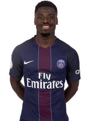 Fußball, Paris St. Germain Porträttermin Serge Aurier - Fussball Frankreich, Ligue 1, Offizieller Fototermin, Shooting Paris Saint Germain PSG - 07 09 2016 Panoramic Panoramic 