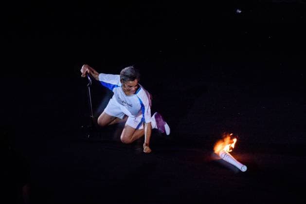 Themen der Woche - SPORT Bilder des Tages - SPORT Rio de Janeiro, Maracana Paralympische Spiele, Eröffnungsfeier Eroeffnungsfeier Opening Ceremony Marcia Malsar stuerzt mit Olympisches Feuer Fackellauf