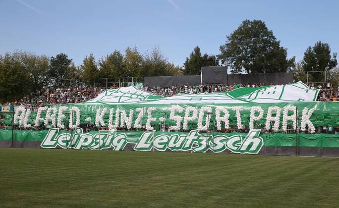 Chemie Leipzig - Eintracht Frankfurt Fußball Benefiz Leipzig, 03.09.2016, Alfred-Kunze-Sportpark, Fussball, Benefizspiel zur Erhaltung des Chemie Stadions. , BSG Chemie Leipzig (Oberliga) vs. SG Eintracht Frankfurt (1.BL) 2:2 (1:1) , Im Bild: Fans von Chemie Leipzig, Choreografie ,