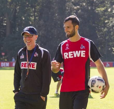 Training 1. FC Köln 1. Fussball Bundesliga Saison 2016 2017 Geißbockheim Koeln Deutschland Datum: 07.09.2016 Links: Trainer Peter Stöger (1. FC Köln) Rechts: Mergim Mavraj (1. FC Köln)