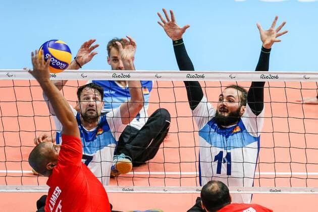 Rio Paralympics 2016, Sitzvolleyball, Deutschland - Ägypten Rio 2016 Paralympic Games; Rio de Janeiro, 09.09.2016 Spielszene EGY-GER; links Heiko Wiesenthal, rechts Barbaros Sayilir, darueber verdeckt Torben Schiewe (alle GER) waehrend der Rio 2016 Paralympic Games am 09.09.2016 im Riocentro - Pavilion 6 in Rio de Janeiro (Brazil). Foto: Beautiful Sports Axel Kohring Scene of the match EGY-GER; on the left Heiko Wiesenthal, on his right Barbaros Sayilir(all Team GER) during the Rio 2016 Paralympic Games at Riocentro - Pavilion 6, Rio de Janeiro (Brazil) on 2016-09-09. xakx