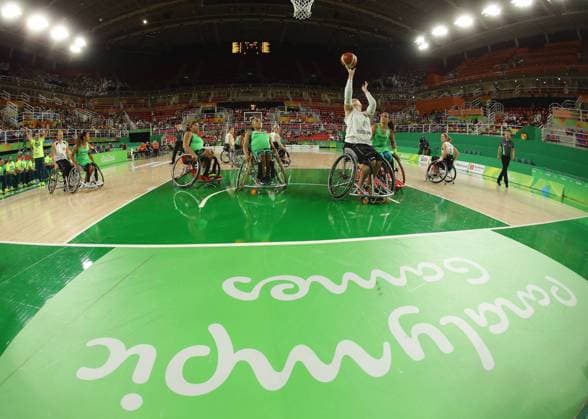 Bilder des Tages - SPORT Rio Paralympics 2016, Rollstuhl-Basketball Damen, Deutschland - Brasilien Rio de Janeiro , Paralympics , Rollstuhlbasketball Deutschland vs. Brasilien , mit Ball : Mareike Miller ( GER )